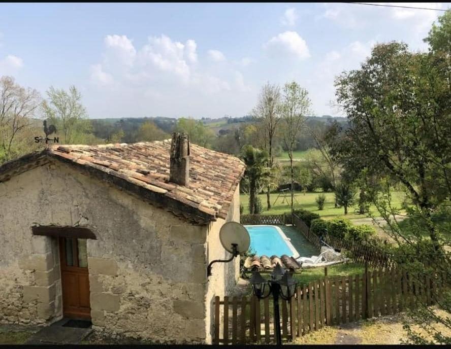 Les Gites Du Hameau Avec Piscine Castelnau-sur-Gupie Exterior foto